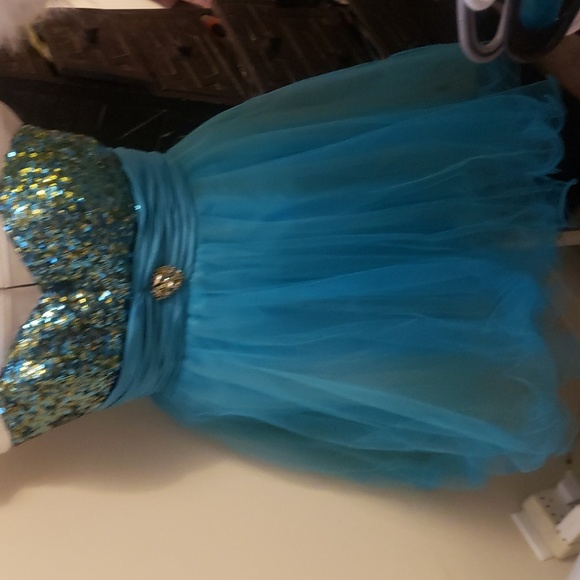 Beautiful 3 layerd puff dress - Picture 5 of 5